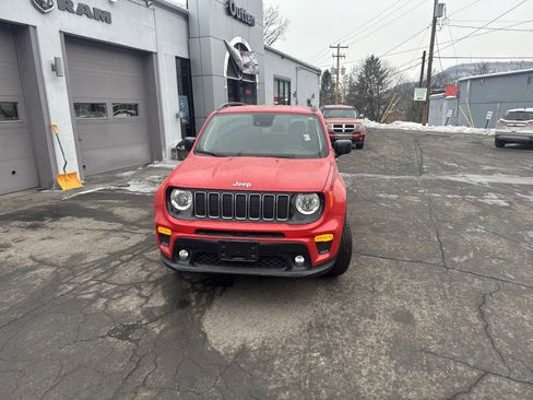 Used 2022 Jeep Renegade Latitude image 1