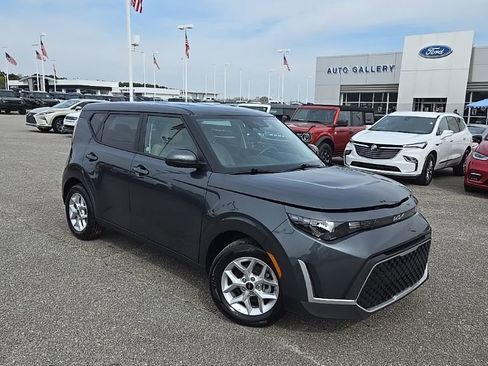 Used 2025 Kia Soul LX w/ LX Technology Package image 3