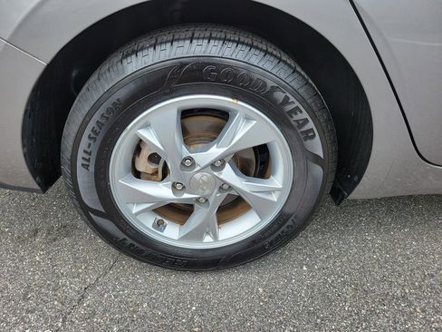 Certified 2021 Hyundai Elantra SE image 5