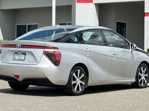 Used 2020 Toyota Mirai FWD image 2