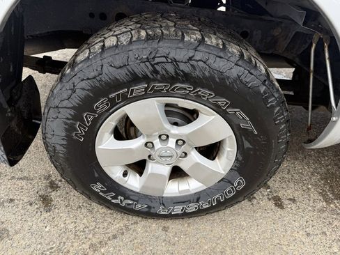 Used 2012 Nissan Frontier SV w/ SV Premium Utility Pkg image 12