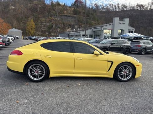 Used 2014 Porsche Panamera 4 image 2