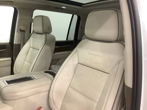 Used 2022 GMC Yukon XL Denali AWD/4WD image 13