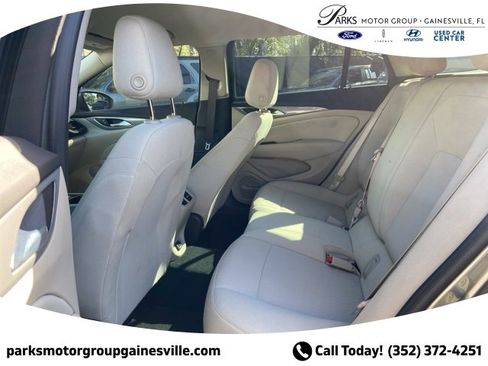 Used 2019 Buick Regal Preferred image 12