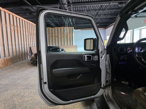 Used 2022 Jeep Wrangler Unlimited Sahara AWD/4WD image 13