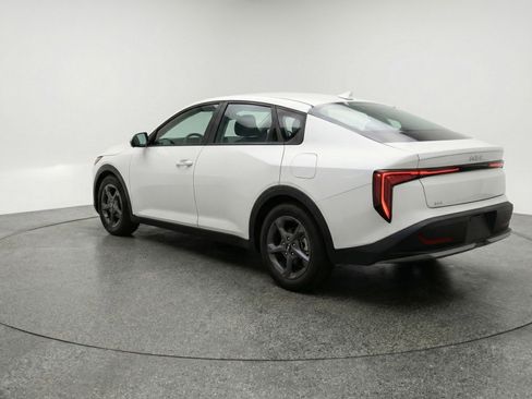 Used 2025 Kia K4 LXS image 6