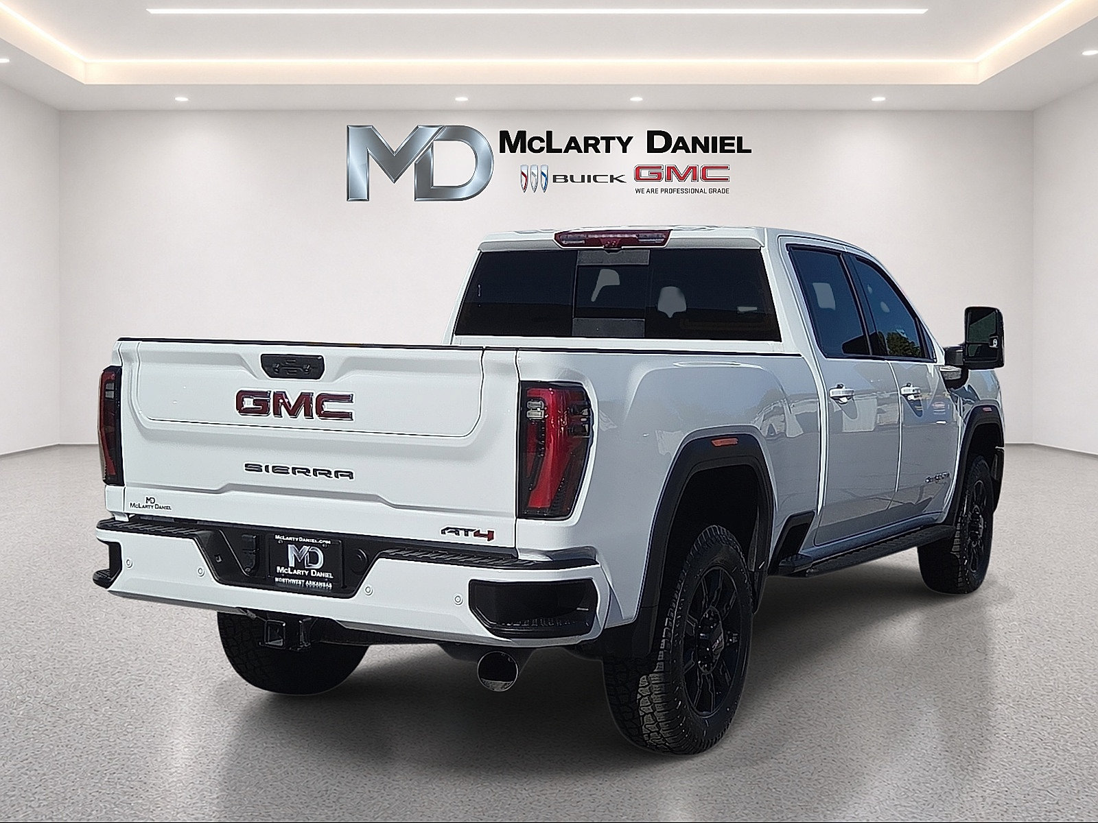 Used 2024 GMC Sierra 2500 AT4 w/ AT4 Premium Plus Package AWD/4WD image 14