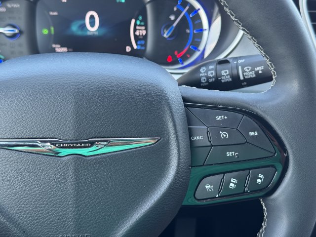Certified 2024 Chrysler Pacifica Limited FWD image 25