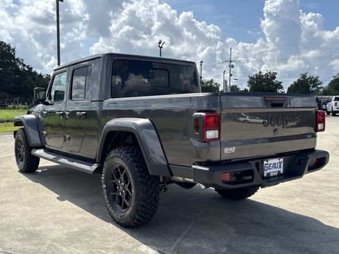 New 2025 Jeep Gladiator Sport image 8