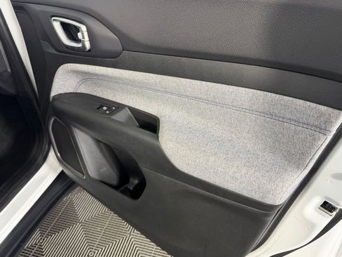 Used 2022 Jeep Compass Latitude image 32