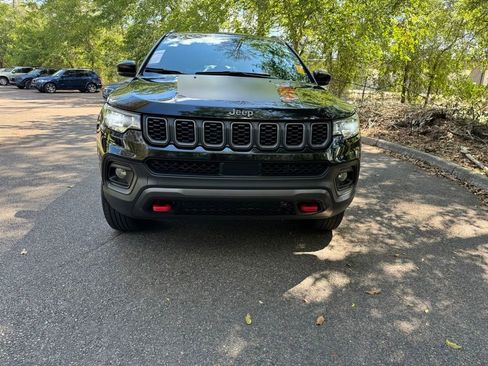 Used 2024 Jeep Compass Trailhawk AWD/4WD image 2
