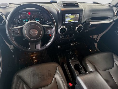 Used 2016 Jeep Wrangler Unlimited Sahara w/ Connectivity Group image 17