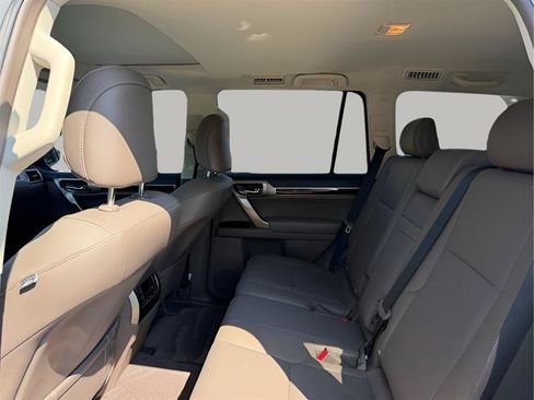 Used 2018 Lexus GX 460 Premium w/ Premium Package AWD/4WD image 25