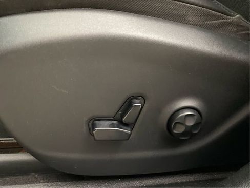 Used 2020 Jeep Cherokee Limited image 25