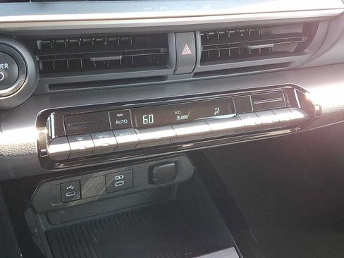 Used 2025 Toyota Prius LE FWD image 15