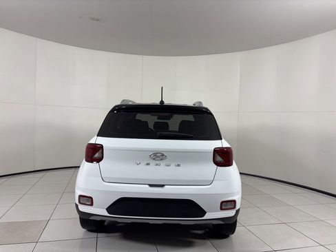 Used 2023 Hyundai Venue Limited w/ Cargo Package image 4