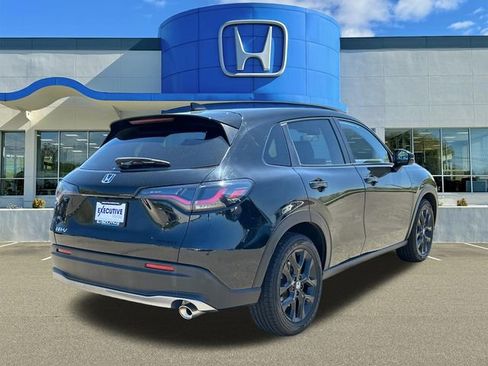 Used 2023 Honda HR-V Sport image 2