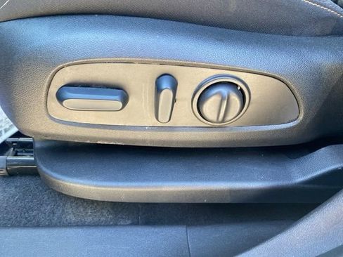 Used 2024 Chevrolet Equinox LT FWD image 25