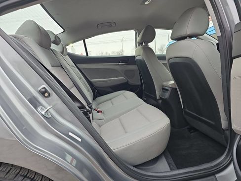 Used 2017 Hyundai Elantra SE image 22