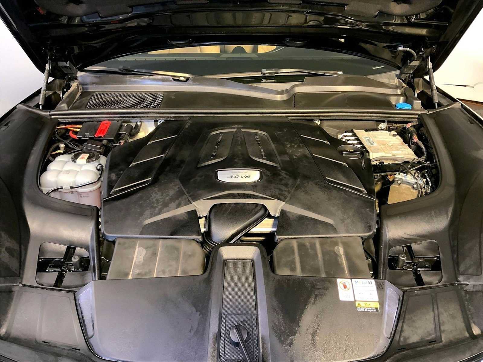 Certified 2023 Porsche Cayenne AWD/4WD image 32