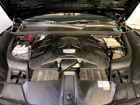 Certified 2023 Porsche Cayenne AWD/4WD image 32