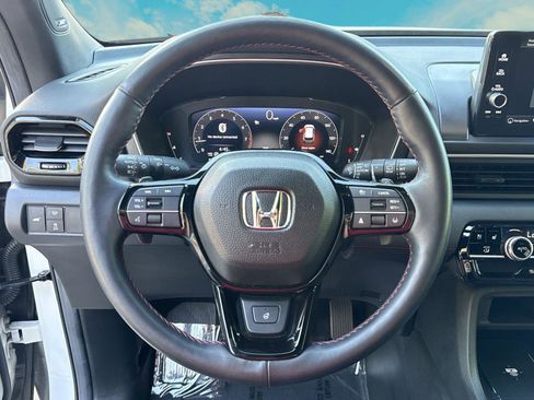 Used 2025 Honda Pilot Black Edition image 9