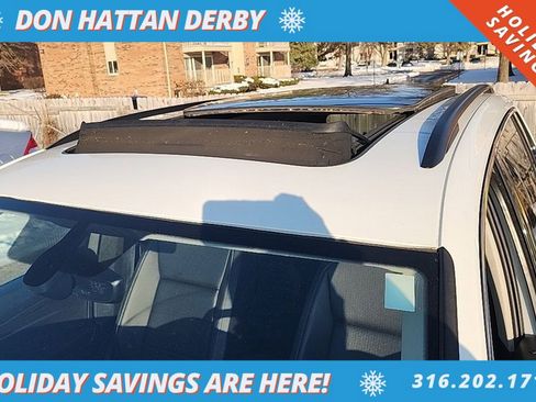 Used 2021 Volkswagen Tiguan SE image 2