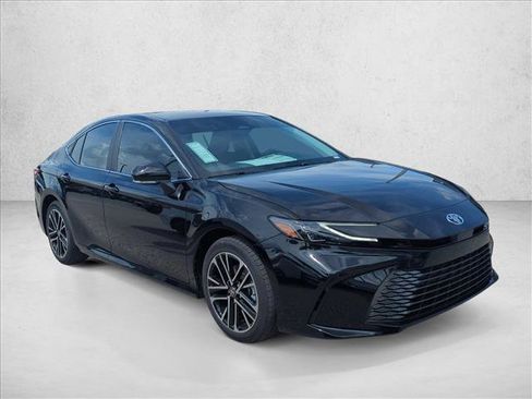 Used 2026 Toyota Camry XLE FWD image 3
