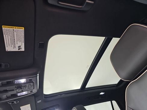 Certified 2023 GMC Yukon SLT w/ SLT Luxury Package image 36