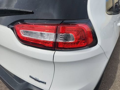 Used 2015 Jeep Cherokee Latitude FWD image 12