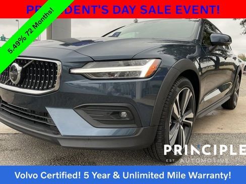 Certified 2025 Volvo V60 B5 Cross Country Plus image 10