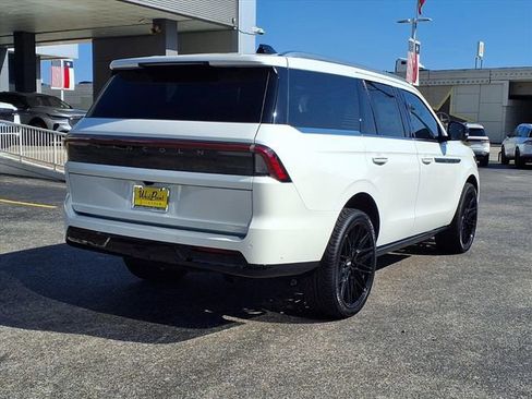 New 2025 Lincoln Navigator Reserve AWD/4WD image 2