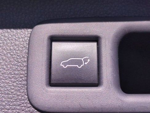 Used 2023 Toyota Highlander XLE image 34