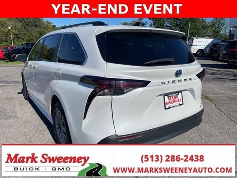 Used 2024 Toyota Sienna XLE image 8