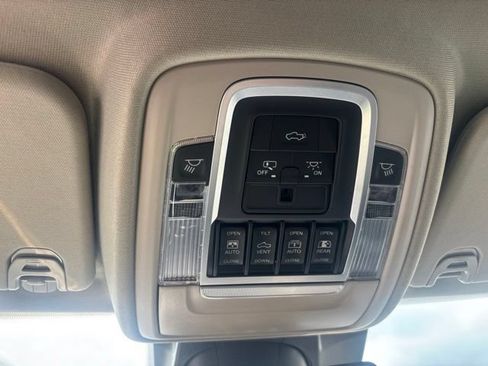 Used 2022 RAM 1500 Laramie AWD/4WD image 38