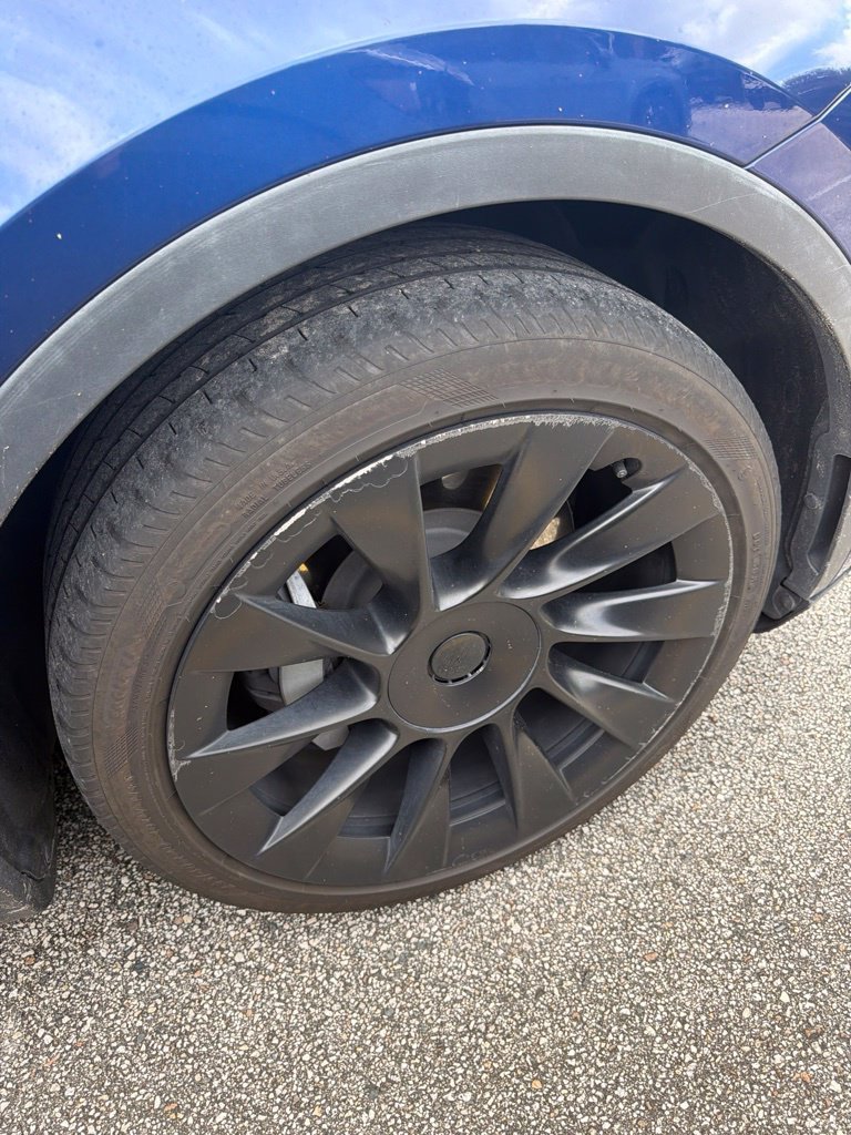 Used 2021 Tesla Model Y Long Range AWD/4WD image 18
