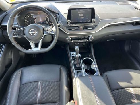 Used 2025 Nissan Altima 2.5 SR image 13