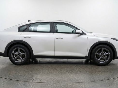 Used 2025 Kia K4 LXS image 11