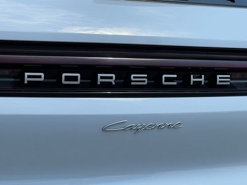 Used 2025 Porsche Cayenne AWD/4WD image 49