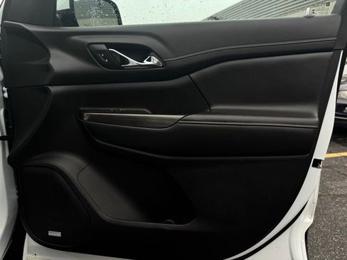 Used 2019 GMC Acadia SLT image 16