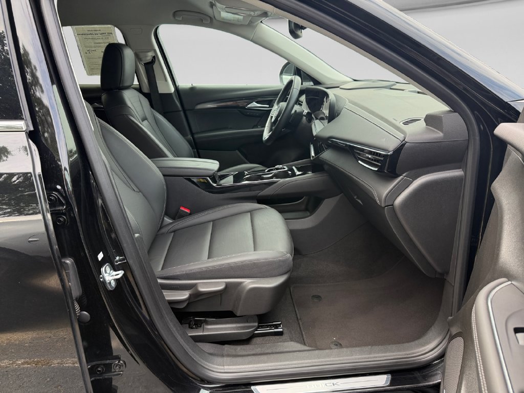 Used 2025 Buick Envision Preferred AWD/4WD image 17