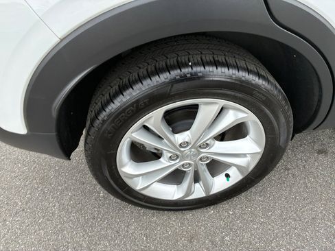 Used 2023 Buick Encore GX Preferred w/ Cold Weather Comfort Package AWD/4WD image 27