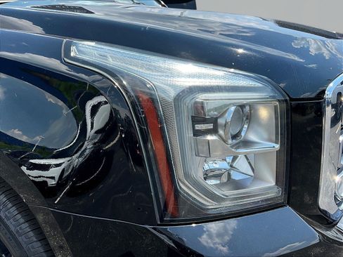 Used 2018 GMC Yukon SLT AWD/4WD image 32