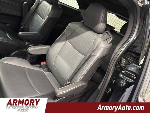 Used 2022 Toyota Sienna XLE Woodland Edition image 26
