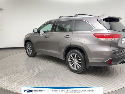 Used 2017 Toyota Highlander XLE AWD/4WD image 4