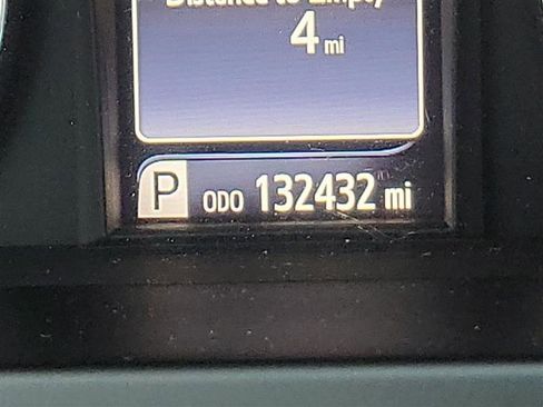 Used 2016 Toyota Camry XSE w/ Moonroof Package FWD image 12