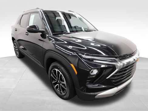 Used 2024 Chevrolet TrailBlazer LT w/ Convenience Package image 2