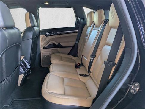 Used 2018 Porsche Cayenne S Platinum image 21