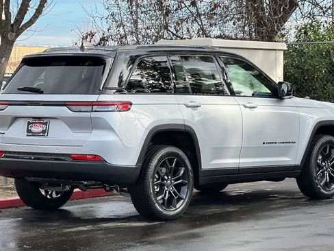 New 2025 Jeep Grand Cherokee Limited image 4