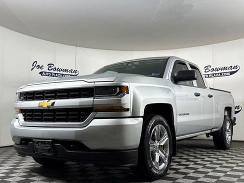 Used 2017 Chevrolet Silverado 1500 Custom w/ Custom Convenience Package image 2